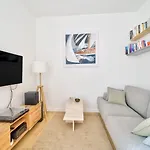 Parisian Charm, Modern & Quiet Studio