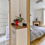 Parisian Charm, Modern & Quiet Studio