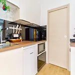 Parisian Charm, Modern & Quiet Studio