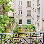 Parisian Charm, Modern & Quiet Studio