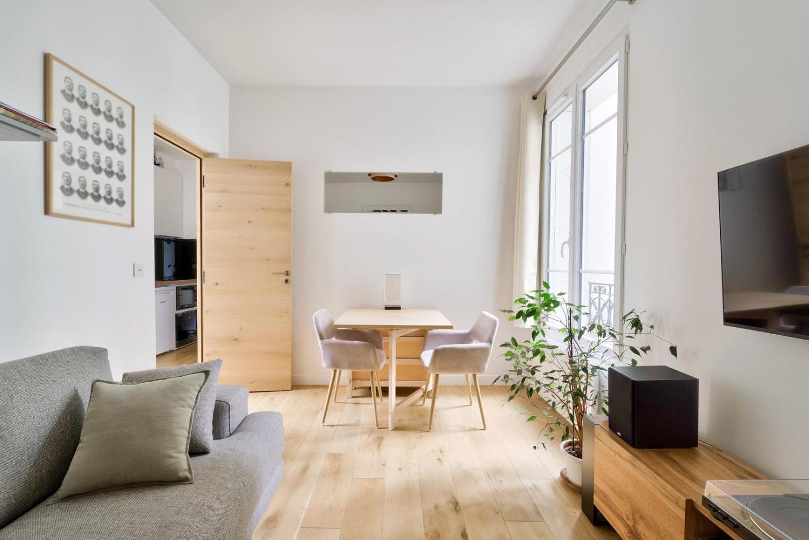 Parisian Charm, Modern & Quiet