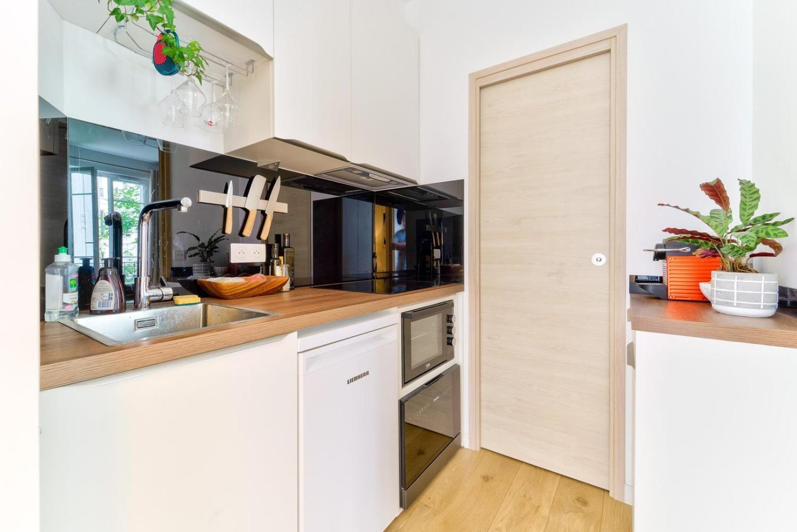Parisian Charm, Modern & Quiet *