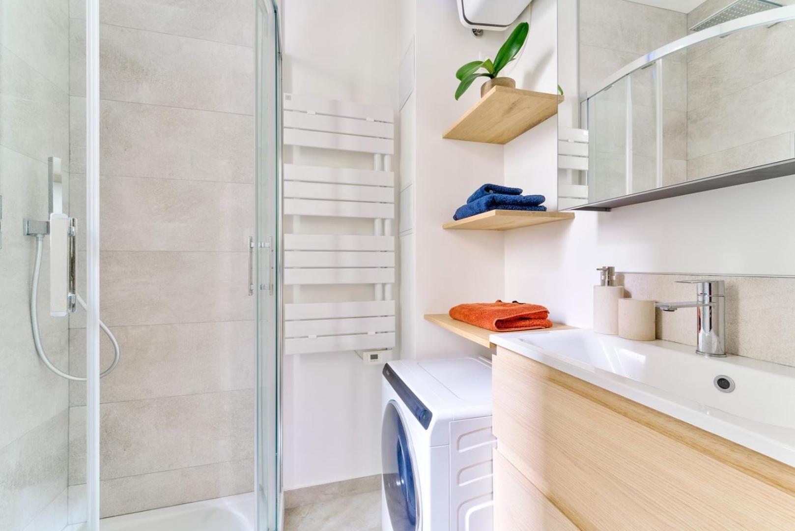 Parisian Charm, Modern & Quiet Apartment *